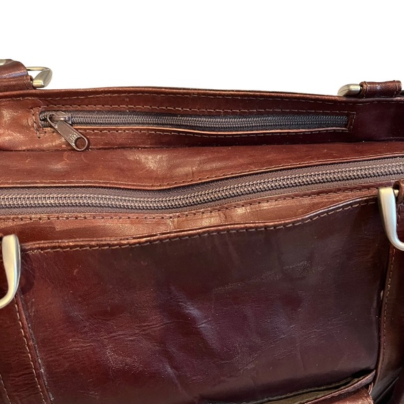 Vintage Leaders in Leather Tote Bag - Picture 10 of 13